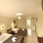 Holidays Ξενοδοχείο 2*